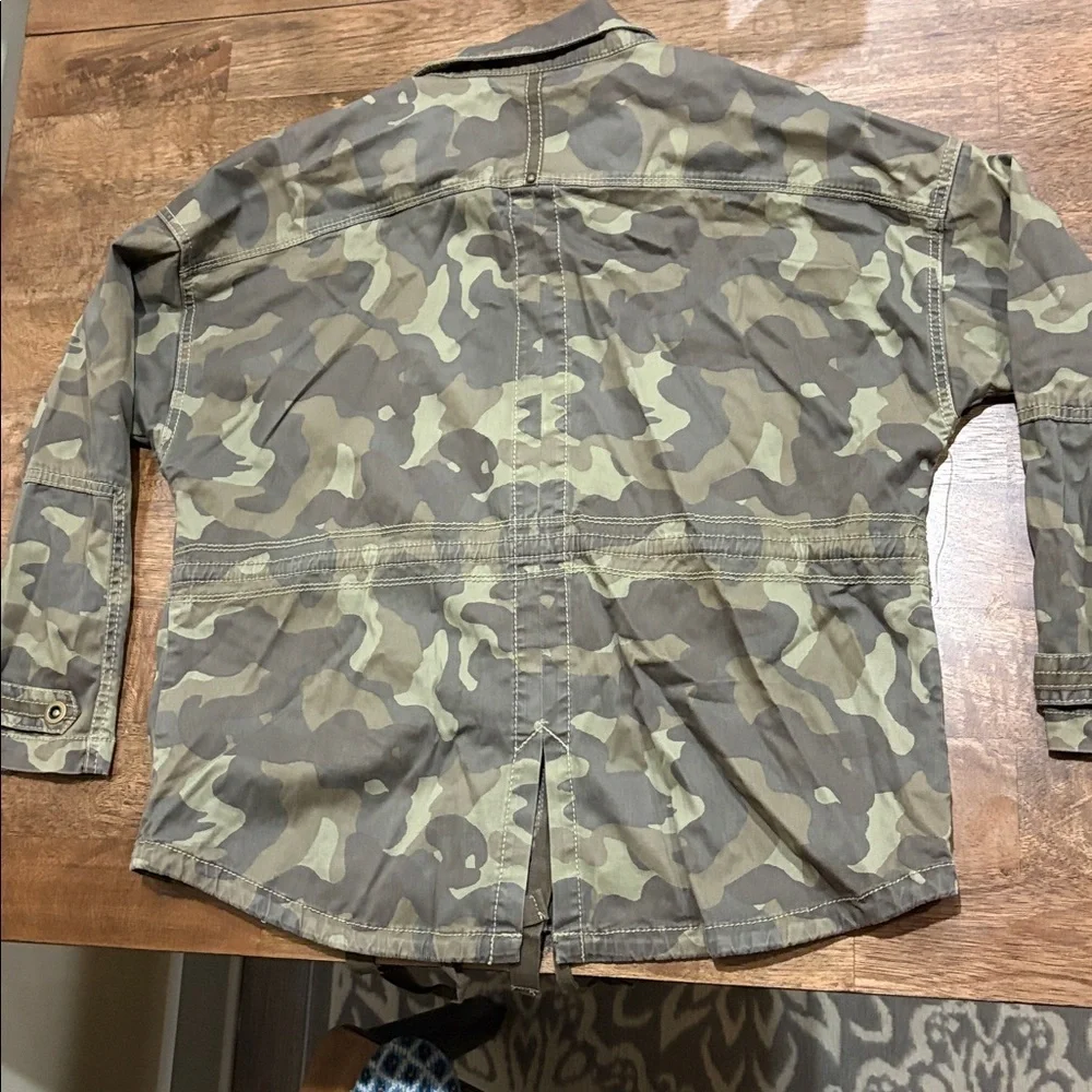 Marrakech Camo Jacket. Medium. Utility jacket. Light weight. Cinched waist